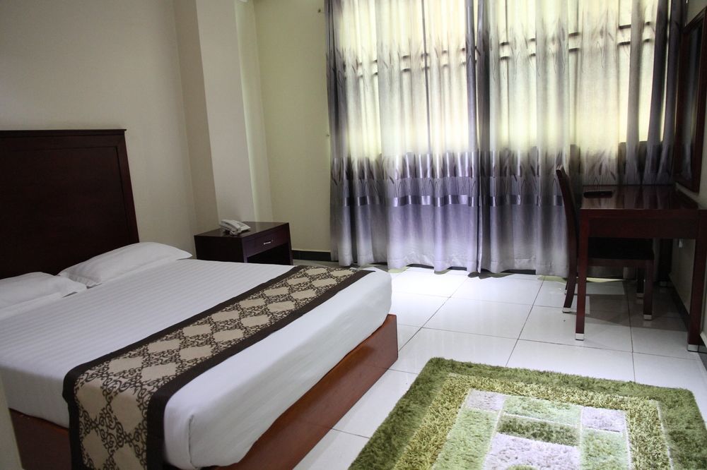 Namayiba Park Hotel Kampala Zewnętrze zdjęcie